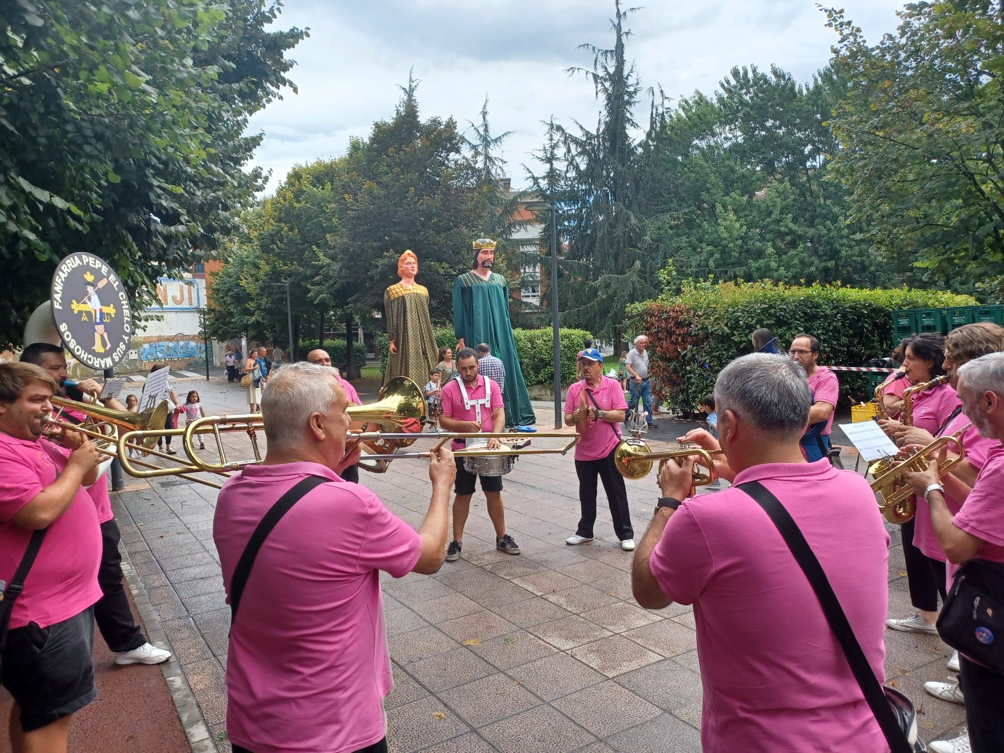 Lugones celebra su comida en la calle: "Que no falte la fiesta, que ya nos hacía falta"