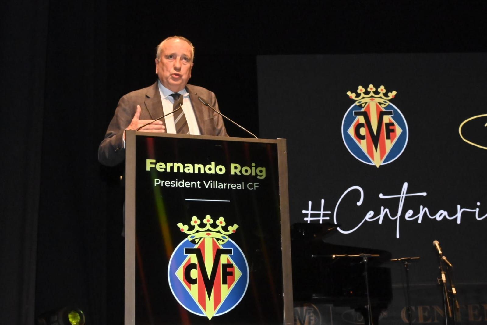 Las mejores fotos de la gala del centenario del Villarreal CF: ¿Qué te parece la camiseta?