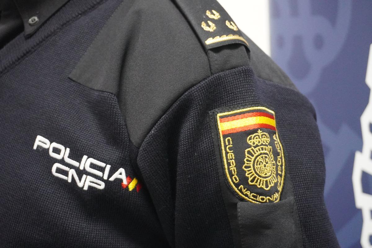 Un agente de la Policía Nacional en Córdoba.