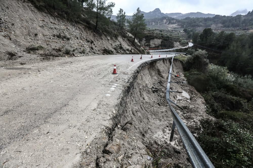 Carretera CV-70 entre Benimantell y Benifato, cortada por desprendimientos