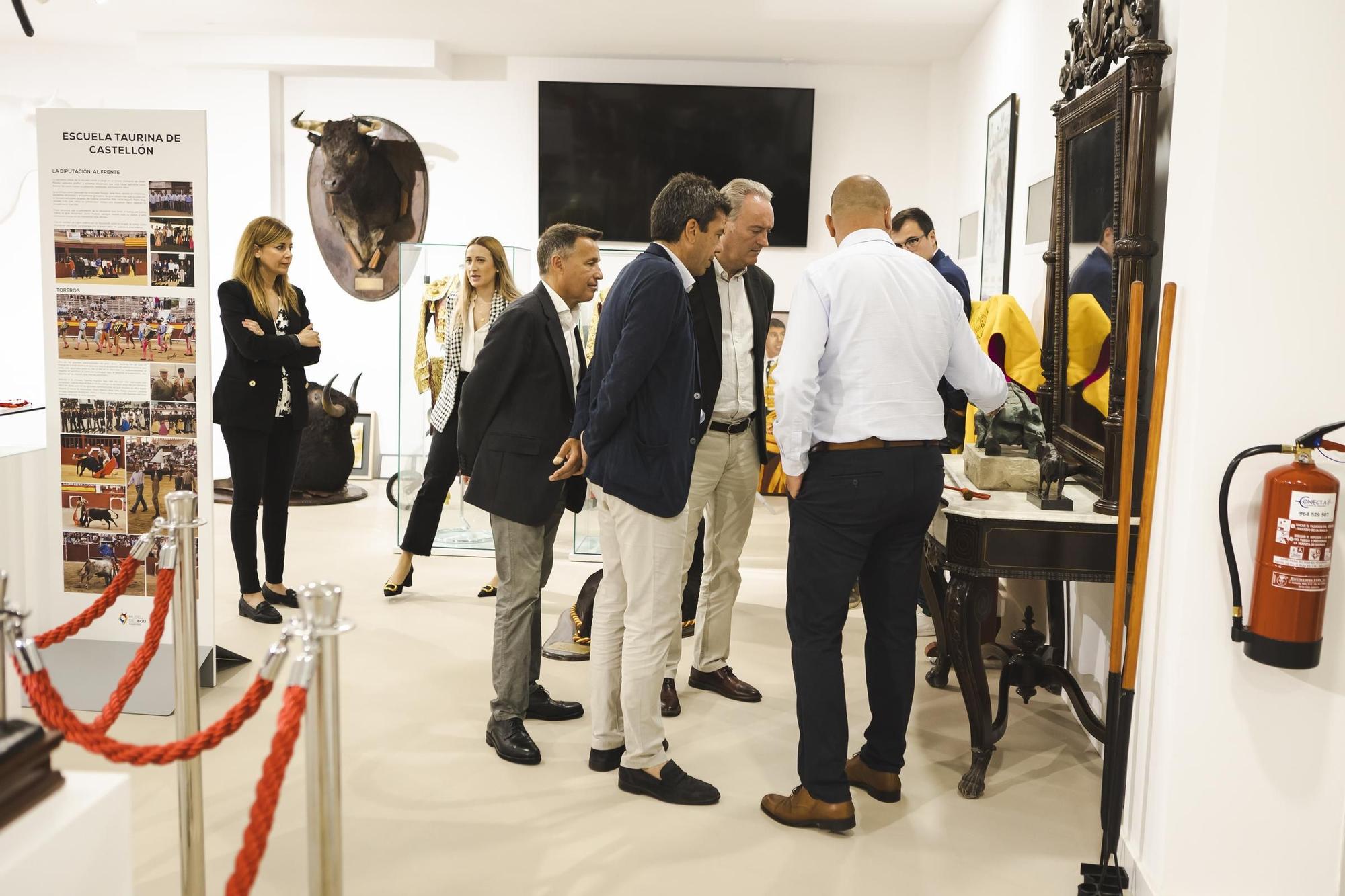 Visita de Mazón, Fabra y Monferrer al Museu del Bou de Burriana