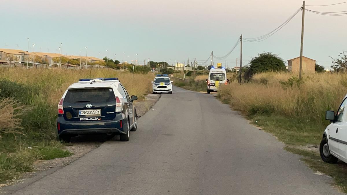 Los primeros servicios de emergencias que han llegado a la zona, Policía Local y Policía Nacional.