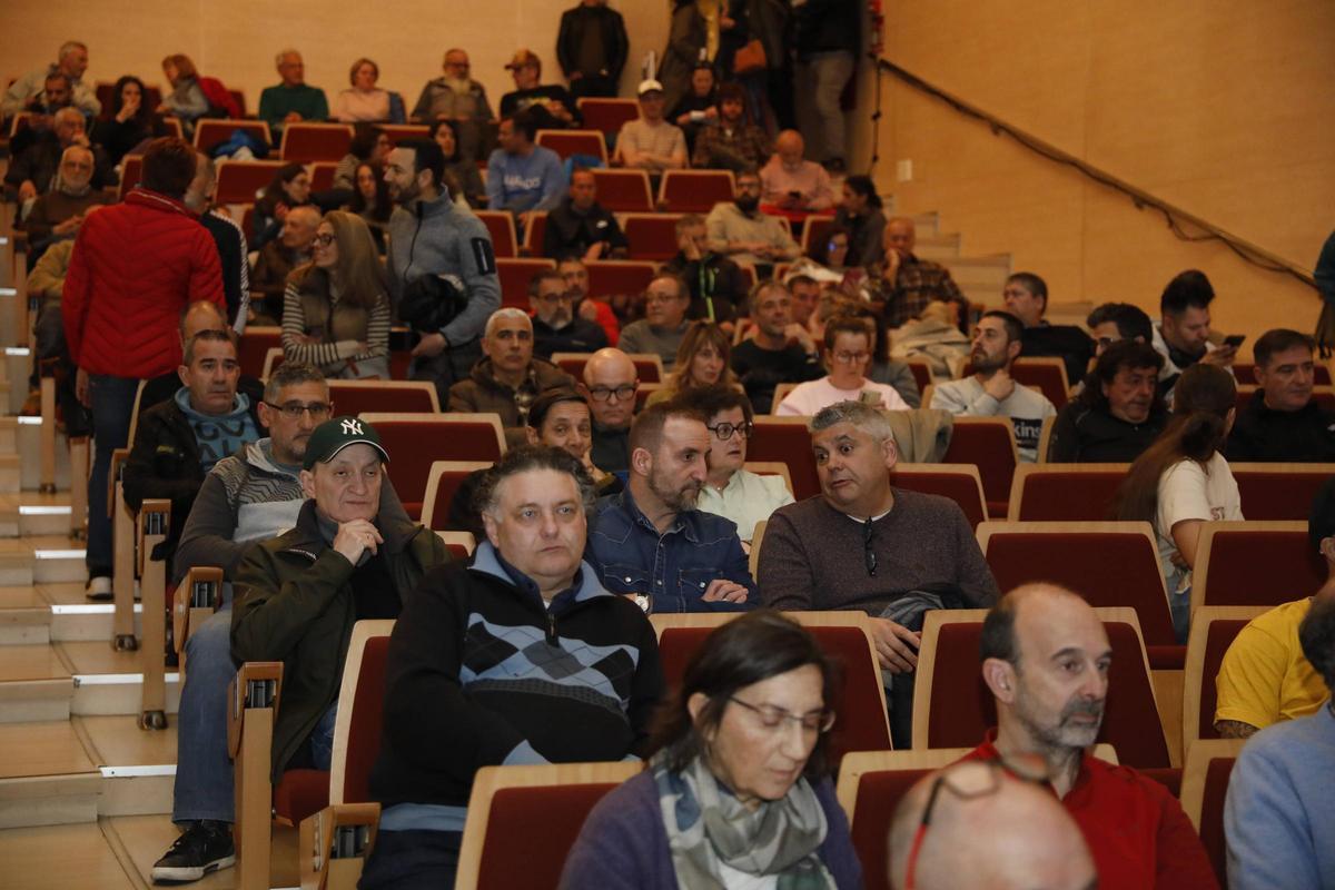 Público en el auditorio Teodoro Cuesta de Mieres.
