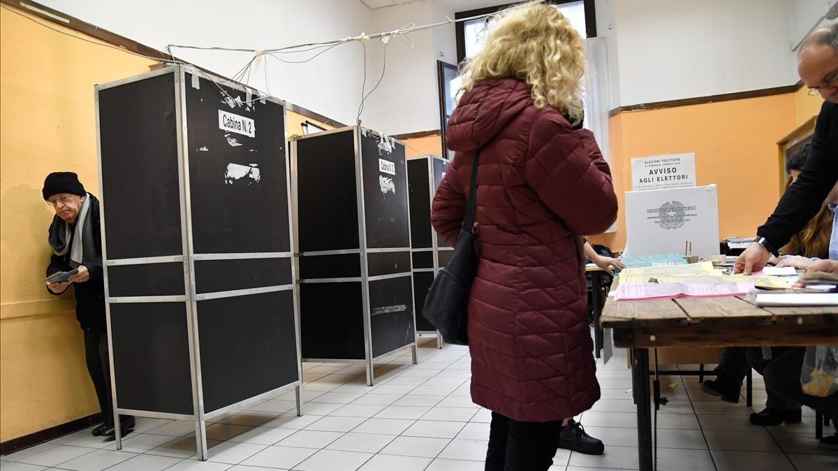 fcasals42387952 a man leaves a polling booth before to vote on march 4  2018180304141314