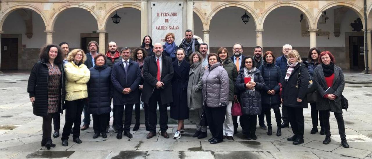 El vicerrector Borge, en el centro, junto a profesores rusos en su reciente visita a la Universidad de Oviedo