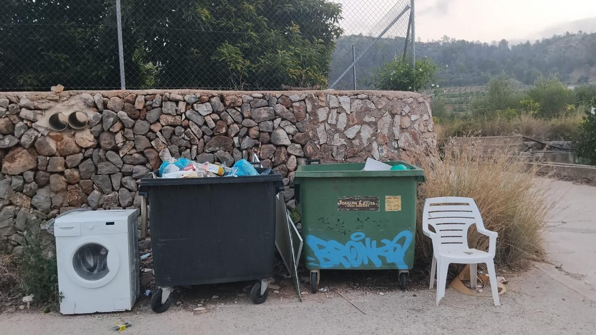 Aspecto que presenta la zona afectada por el incivismo en Villalonga