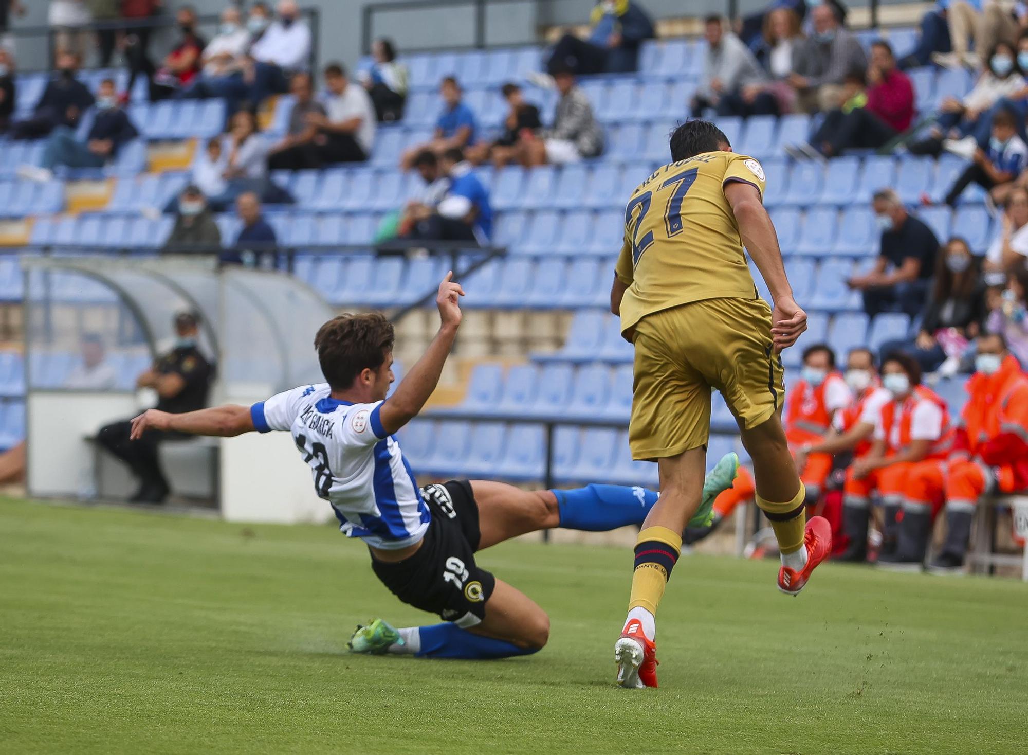 El Rico Pérez se harta del equipo: así se vivió en el estadio el Hércules - Atlético Levante