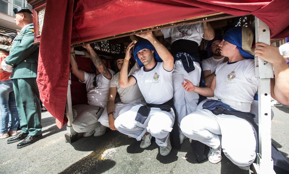 Las calles de Alicante se llenan de fieles en las procesiones del Domingo de Ramos