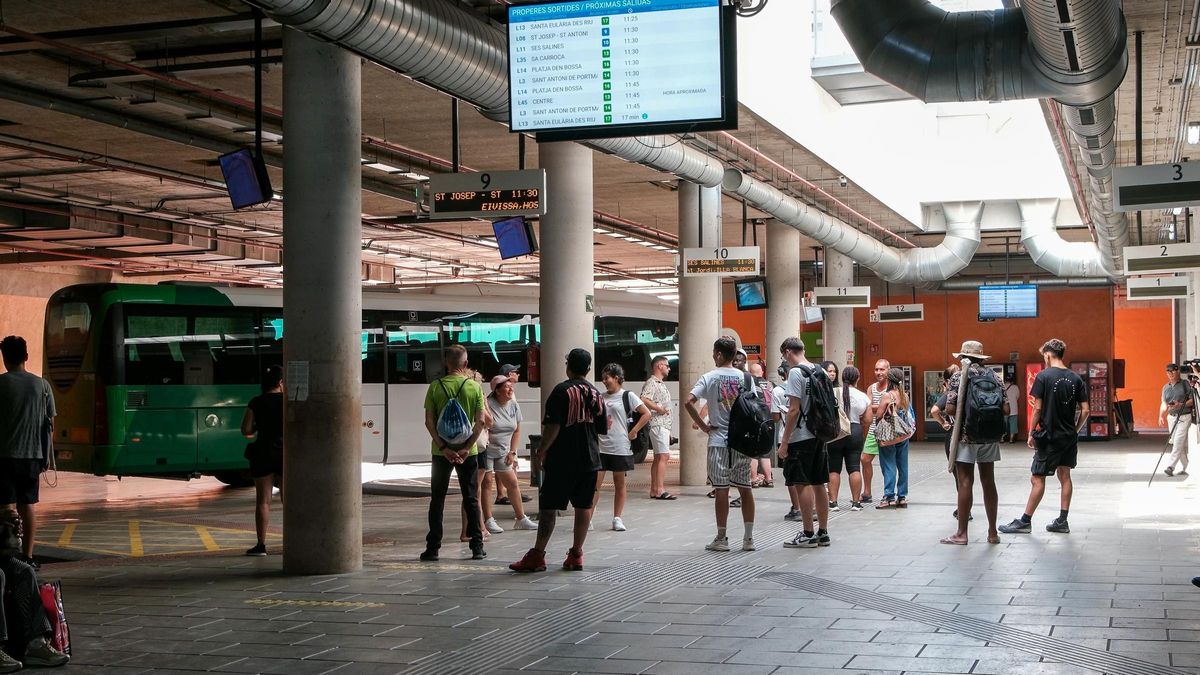 Imagen de la estación de autobuses del Cetis, este mediodía.