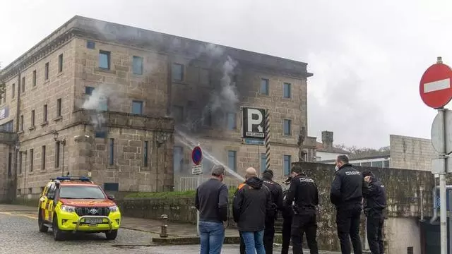 Evacuada la Comisaría de Santiago por un incendio