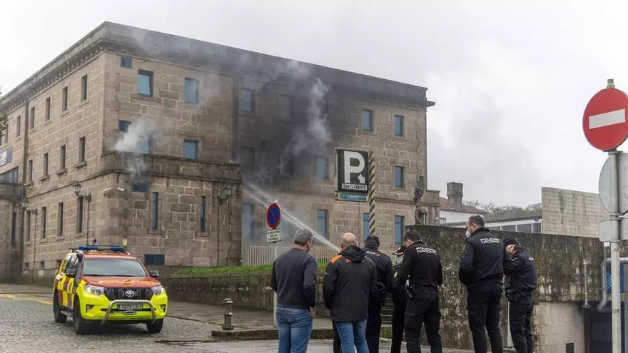 Evacuada la Comisaría de Santiago por un incendio