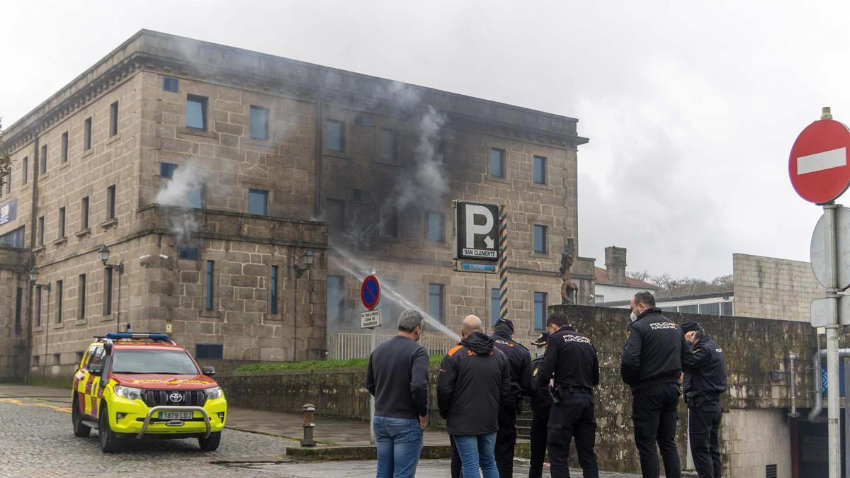 Evacuada la Comisaría de Santiago por un incendio