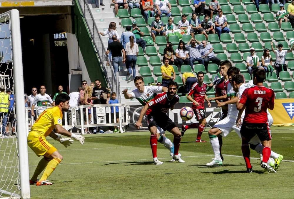 Debacle del Elche ante el colista