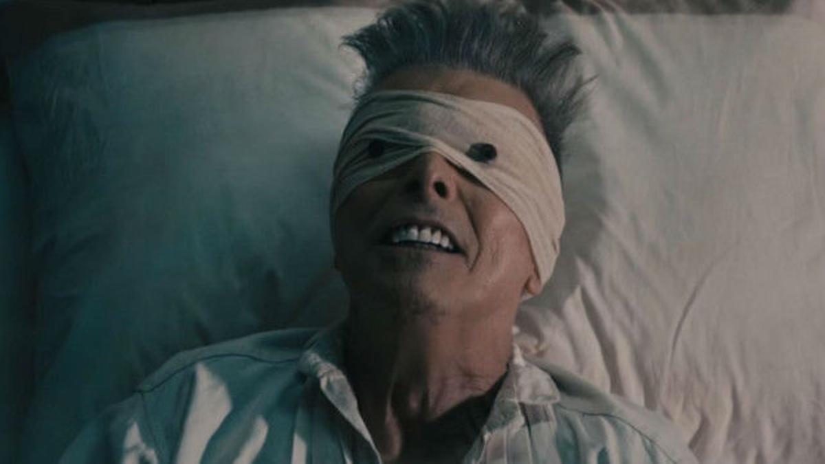 David Bowie, en el videoclip de 'Lazarus'.