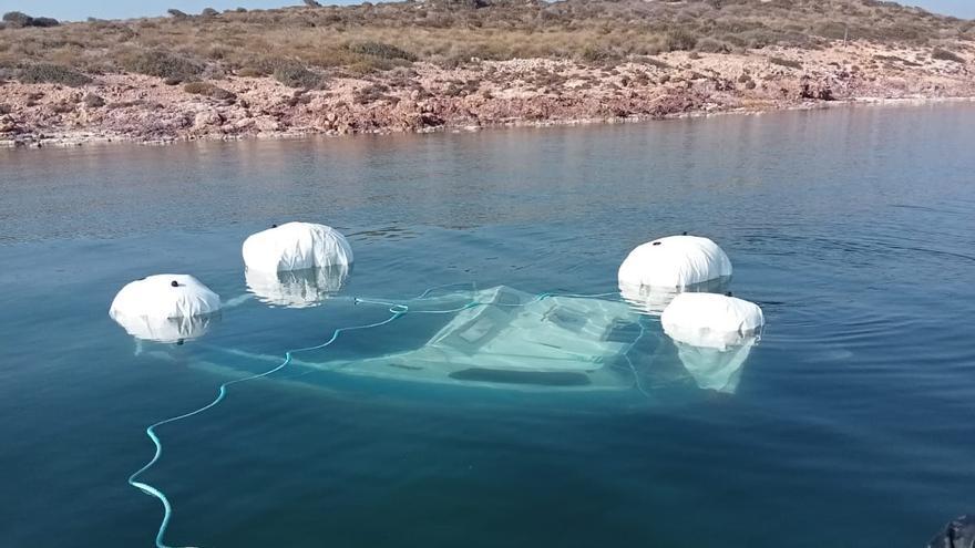 Acuerdo para sacar los 45 barcos hundidos del Mar Menor