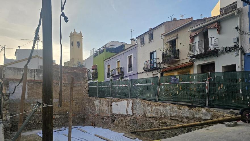 No hallan la muralla del siglo XVIII de Calp en el solar donde se demolió la casa Poquet Beltrán