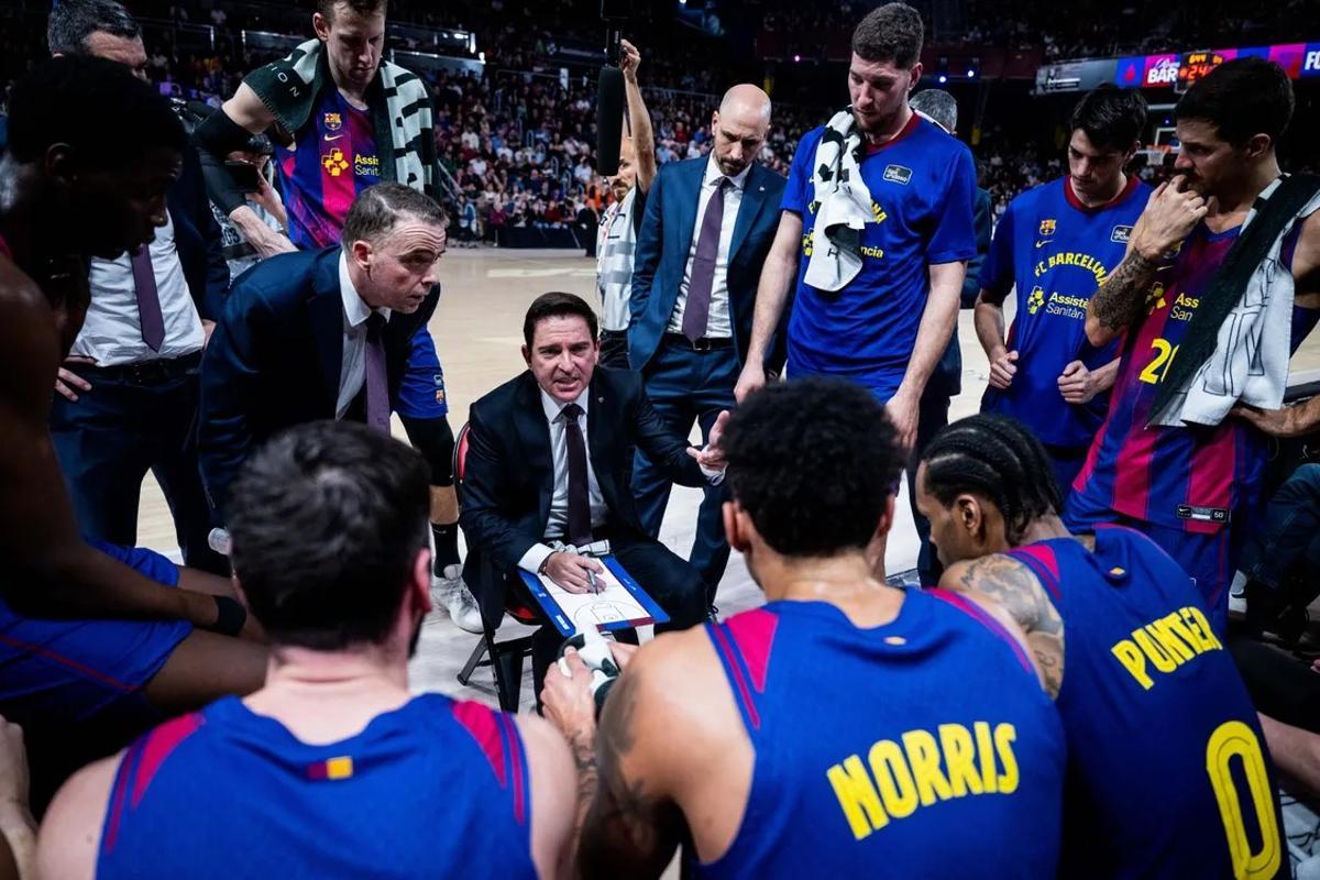 El técnico del Barça no baja los brazos, aunque sabe que la tarea de luchar por los títulos con la plantilla actual es muy complicado