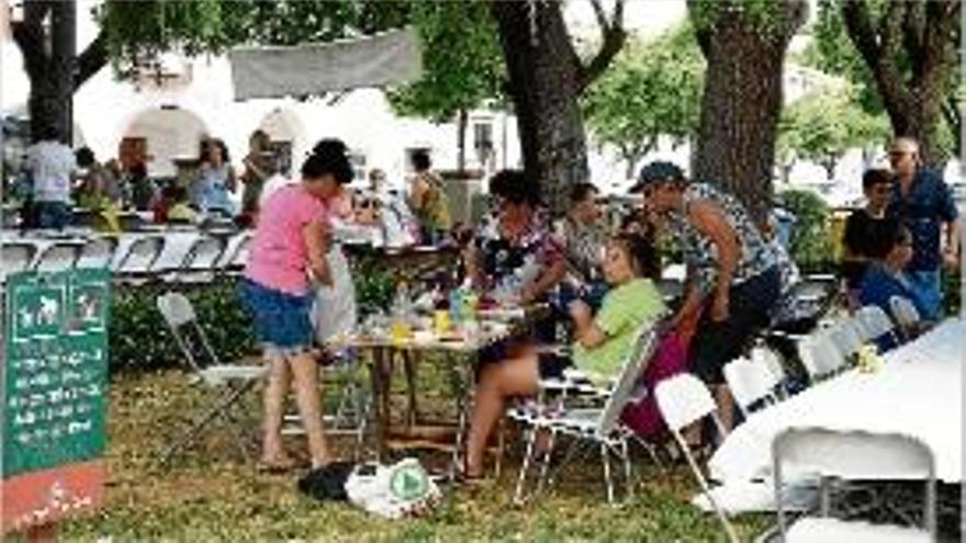 El cuiner prepara l&#039;arrossada popular de Sant Narcís.