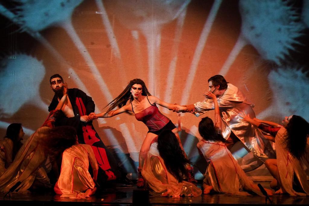 Carmina Burana estará en cartel tan solo 4 semanas en el madrileño Teatro Calderón.