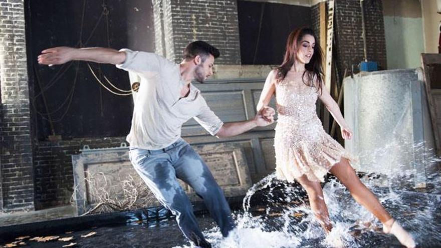 Ruth Lorenzo en el videoclip de &#039;Dancing in the rain&#039;.