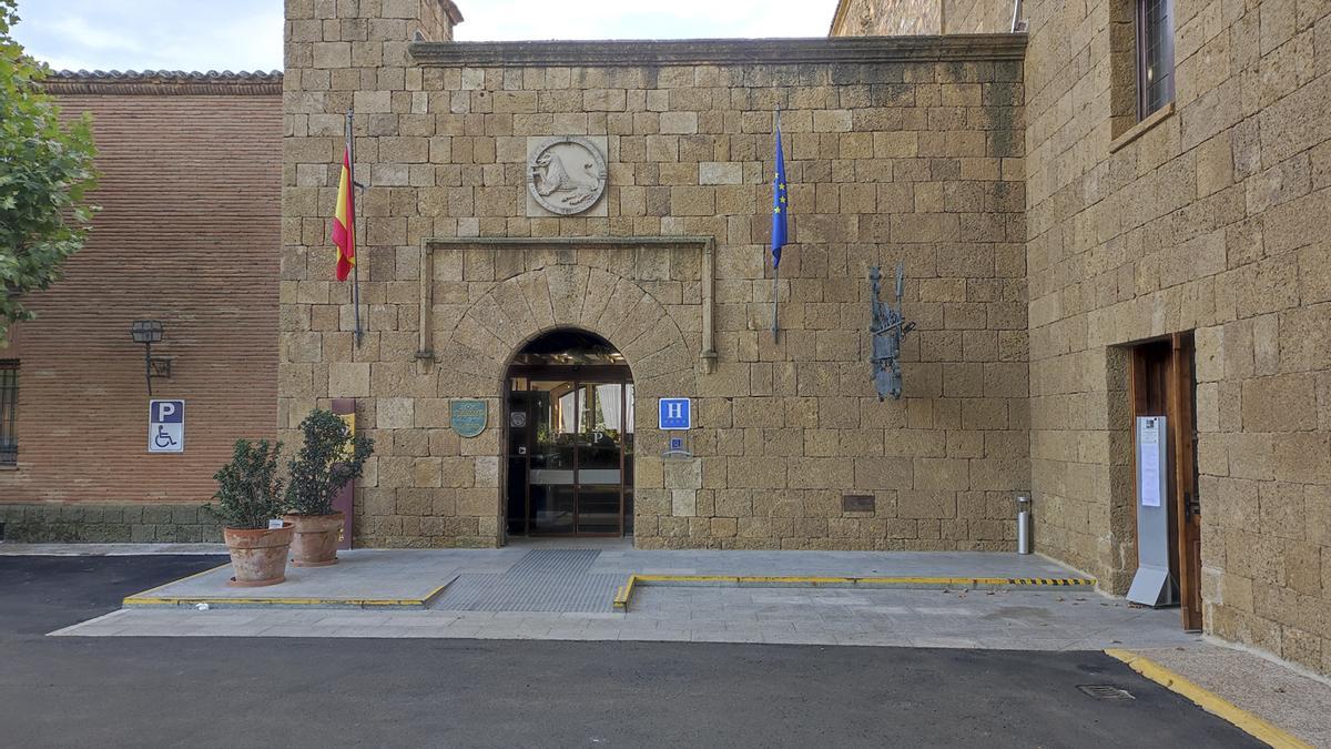 La fachada del Fernando II también ha sido objeto de trabajos de acondicionamiento en los últimos años.