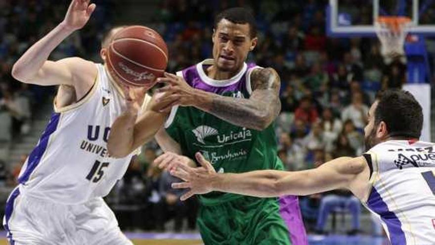 Edwin Jackson, máximo anotador del Unicaja ayer, con 16 puntos.