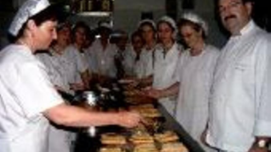 Un empresario crea la primera escuela de repostería de Coria