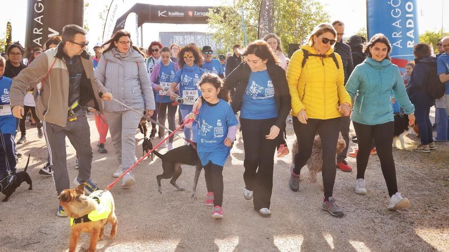 La consejera municipal de Medio Ambiente y Movilidad, Tatiana Gaudes, en la III Andada Canina y Familiar de Zaragoza Kalibo 5K de este domingo en el Parque del Agua de Zaragoza