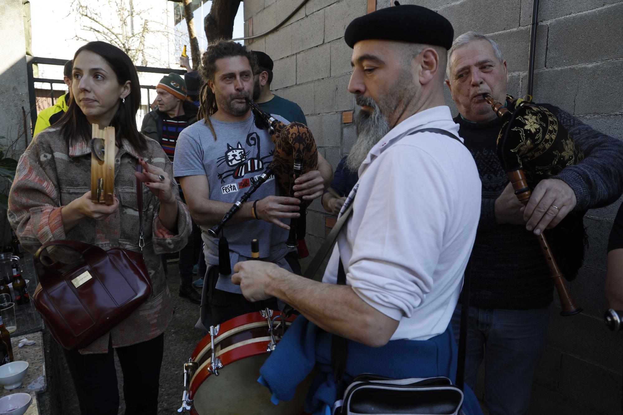 Gaitas, furanchos y furor religioso: San Blas triunfa en Bembrive