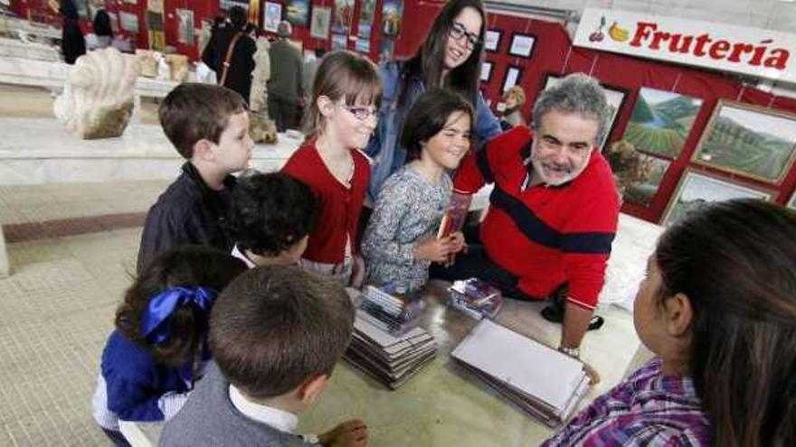 La plaza de abastos de Sabarís cambia pescado  y verdura por arte