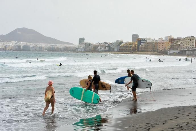 28-08-2020 LAS PALMAS DE GRAN CANARIA. Playa de Las Canteras.  La Policía Local intensifica los controles por las nuevas normativa anti covid. Fotógrafo: ANDRES CRUZ  | 28/08/2020 | Fotógrafo: Andrés Cruz