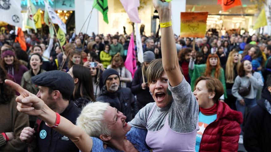 Manifestants bloquegen la Gran Via de Madrid per exigir a la COP25 que prengui accions efectives