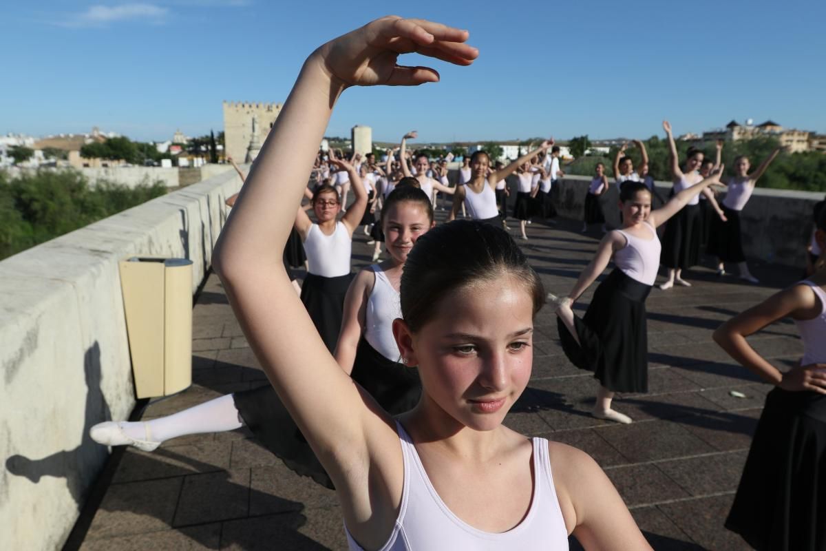 El baile se funde con la historia