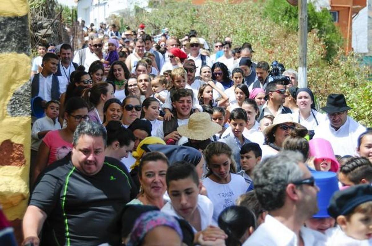 Traida Infantil del Agua de Lomo Magullo 2016 Traida Infantil del Agua de Lomo Magullo 2016