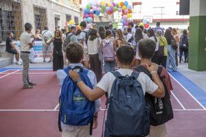 Así ha arrancado la vuelta al cole en Ceuta: policías y militares vigilan los centros
