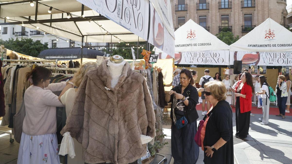 La plaza de las Tendillas se viste de otoño: el comercio local ...