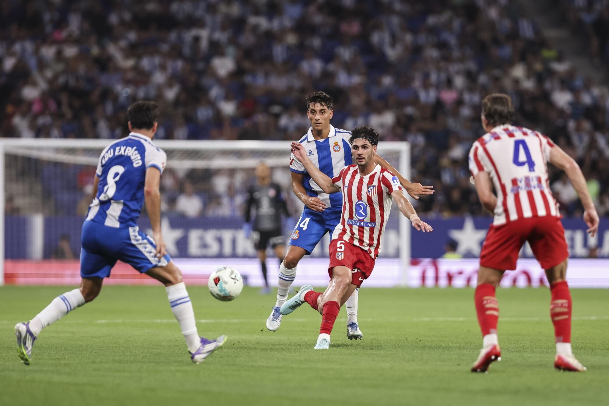 Johnny Cardoso of Atletico de Madrid in action during the Spanish league, La Liga EA Sports, football match played between RCD Espanyol and Atletico de Madrid at RCDE Stadium on August 17, 2025 in Cornella, Barcelona, Spain. AFP7 17/08/2025 ONLY FOR USE IN SPAIN. Javier Borrego / AFP7 / Europa Press;2025;SPORT;ZSPORT;SOCCER;ZSOCCER;RCD Espanyol v Atletico de Madrid - La Liga EA Sports;