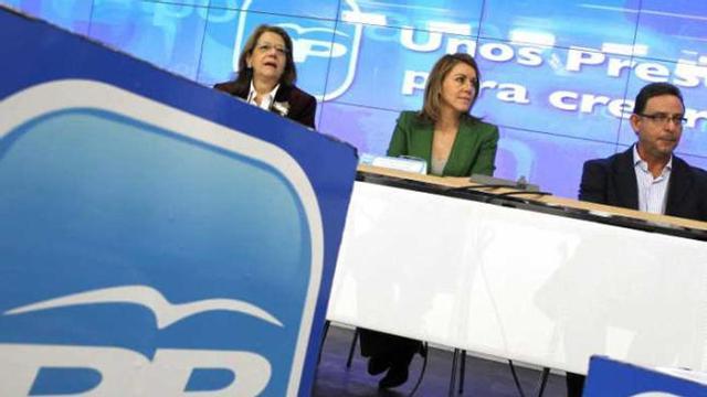 María Dolores de Cospedal, ayer en la reunión con diversos representantes del PP.