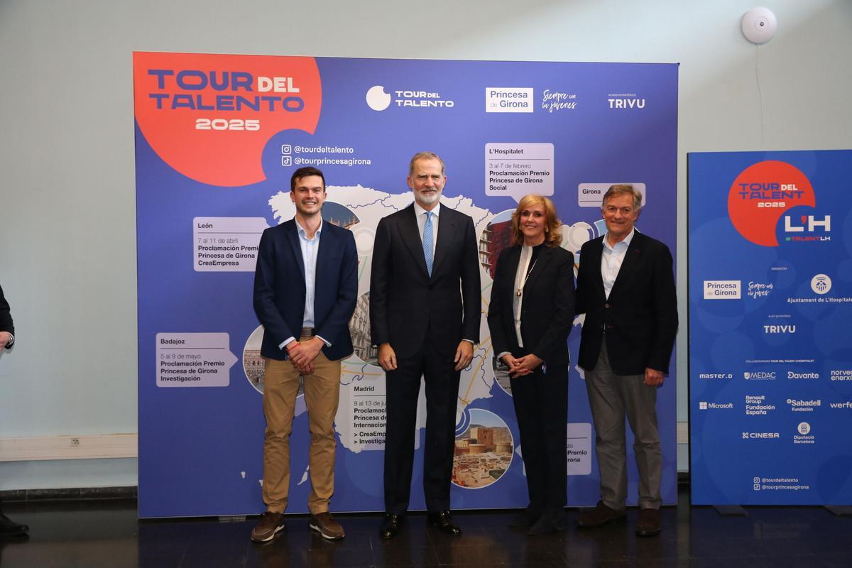 LHOSPITALET DE LLOBREGAT 03/02/2025  Barcelona. El Rey presidirá  el Princesa de Girona CongresFest, acto central del Tour del talent en el Hospitalet de Llobregat. Se ha entregado el Premi Princesa de Girona Social 2025. La Fundació presentará, el nuevo programa Preparats, llestos, IA, en la foto el Rey con Pablo Sánchez Bersaga el premiado  FOTO de ELISENDA PONS