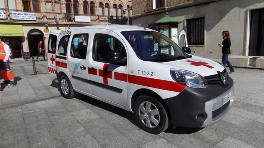 CaixaBank dona un nuevo vehículo a Cruz Roja Zuera