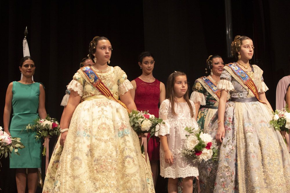 Las próximas Falleras  Mayores de Sagunt Claudia y Maite, en su acto de nominación.