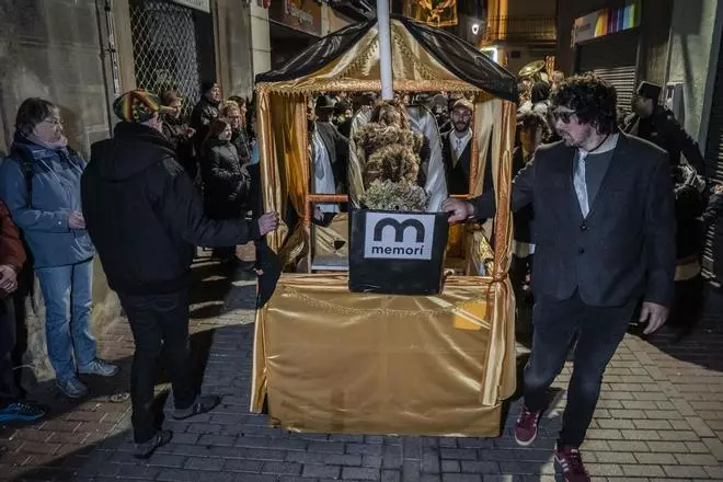 Un instant de la rua mortuòria de l'enterrament de la Sardina a Sallent