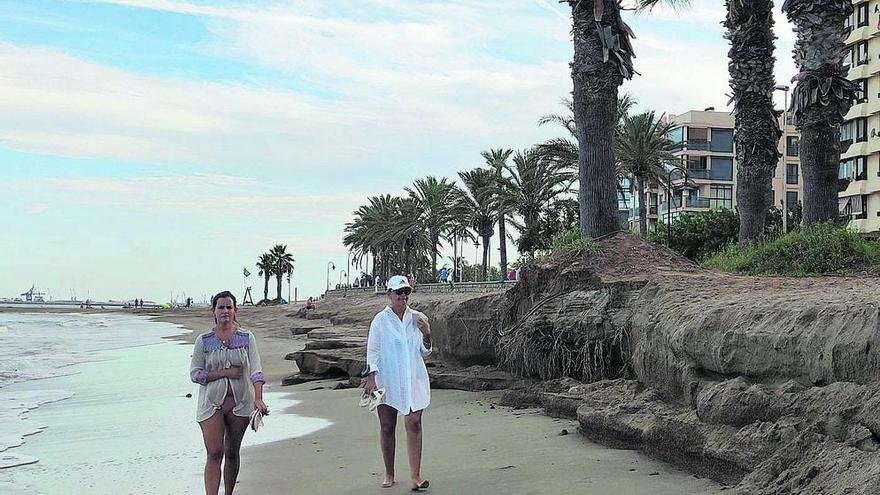 Benicàssim urge a Costas que actúe ya en Heliópolis para ‘salvar’ la playa