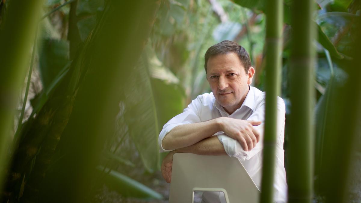 Ignacio Martínez de Pisón encabeza la lista de los más vendidos en Aragón en no ficción.