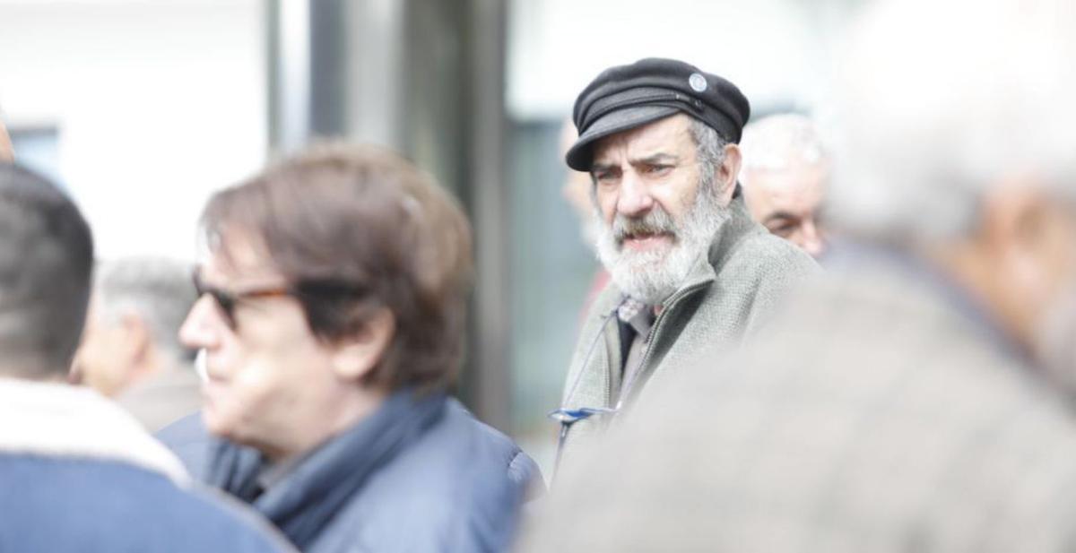 Lágrimas y rock en la multitudinaria despedida a Alberto Toyos