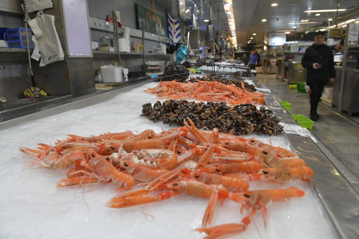 El pescado regresa a los mercados tras el fin del paro de la flota de A Coruña