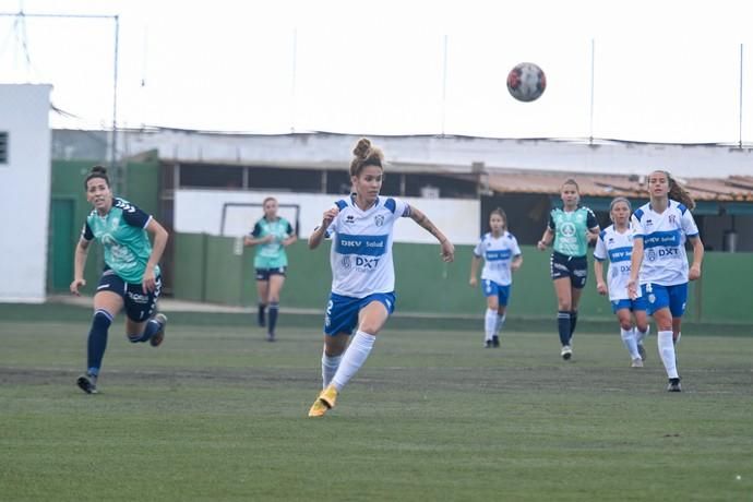 26-01-20  DEPORTES. CAMPOS DE FUTBOL MUNICIPAL DE ARGUENEGUIN. ARGUINEGUIN. MOGAN. Partido de futbol femenino entre los equipos del Femarguín contra el Tenerife B disputado en Campo de futbol Municipal de Arguineguin.  Fotos: Juan Castro  | 26/01/2020 | Fotógrafo: Juan Carlos Castro