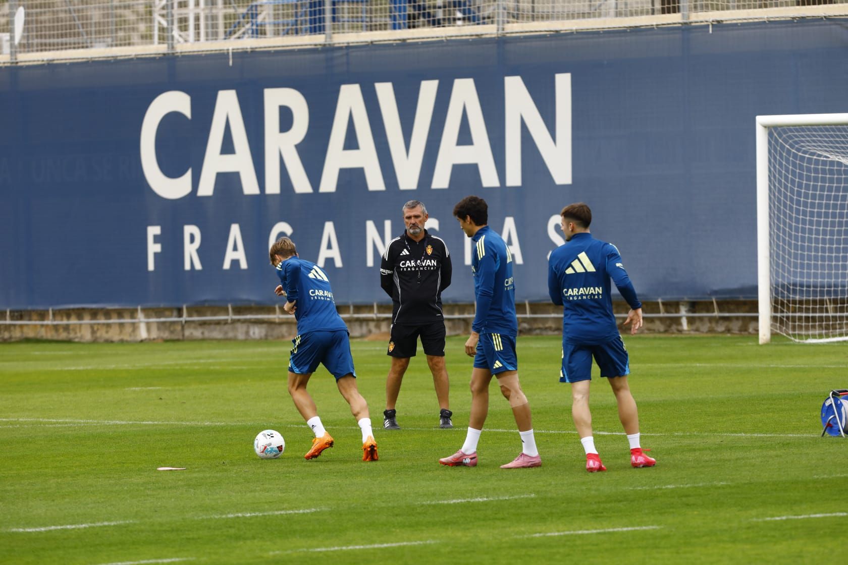 En imágenes | Primer entrenamiento de Emilio Larraz con el primer equipo del Real Zaragoza