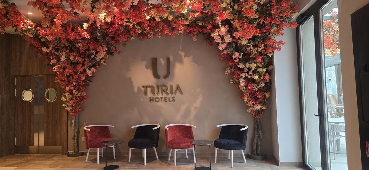 Parte de la cafetería del hotel Turia de Badajoz