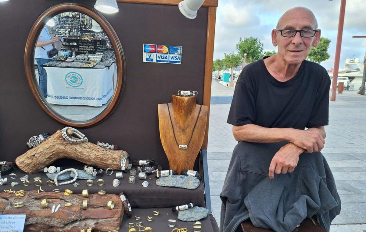 Benjamín Castillo lleva cuatro décadas en el puerto. | D.V.